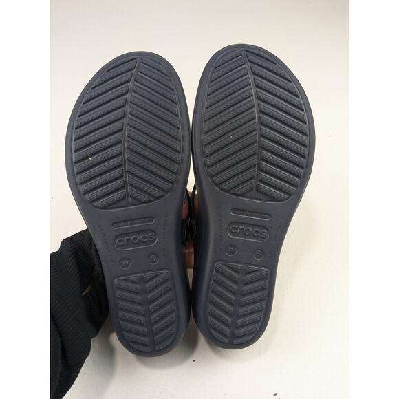 Crocs Women's Navy Sanrah Gold Circle Wedge Flip Sandal - Size 6 - Picture 3 of 4